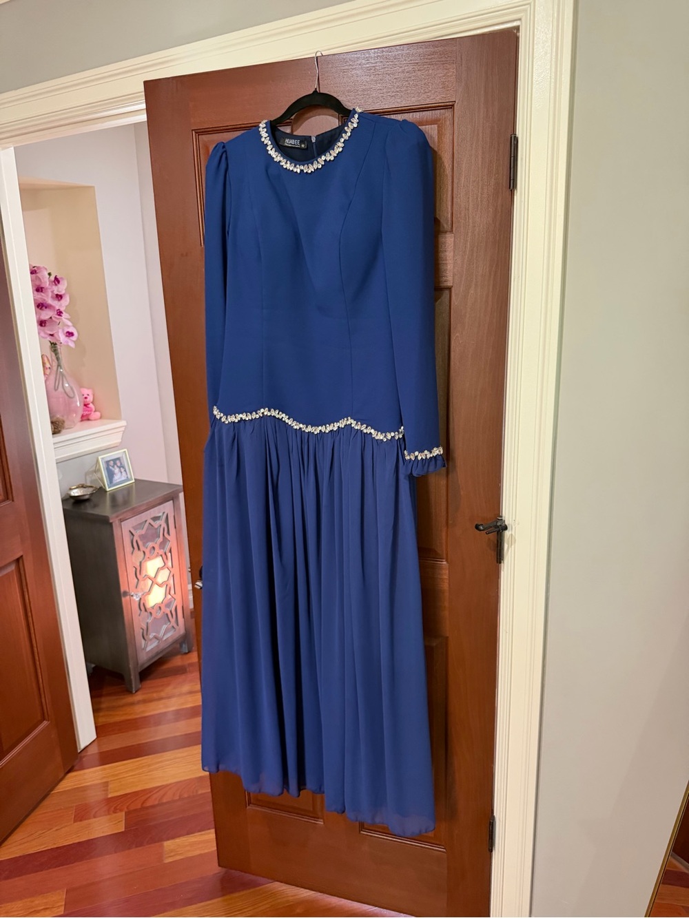 Elegant Blue Long-Sleeve Evening Dress